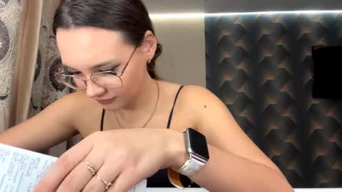 Snapshot of madalenesnedeger chatting on October 9, 2025, 2:26 pm Alexa online show from October 9, 2025, 2:26 pm