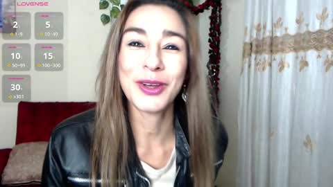 Snapshot of madam_dali chatting on December 16, 2024, 12:27 pm Dalila online show from December 16, 2024, 12:27 pm