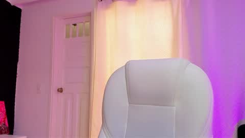  madame lilith  online show from February 3, 2025, 5:35 pm