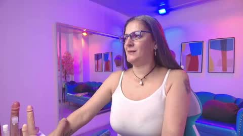 Snapshot of madame_scarllet chatting on April 21, 2026, 11:27 am Madame Scarllet online show from April 21, 2026, 11:27 am