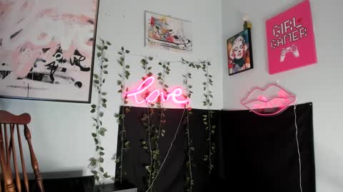 Snapshot of maddi_avalon chatting on December 22, 2024, 5:56 am Maddi Avalon online show from December 22, 2024, 5:56 am