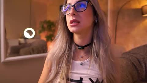 Snapshot of maddiebryggs chatting on March 19, 2026, 10:08 am Maddie online show from March 19, 2026, 10:08 am