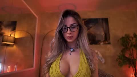 Snapshot of maddiebryggs chatting on May 17, 2026, 6:04 pm Maddie online show from May 17, 2026, 6:04 pm