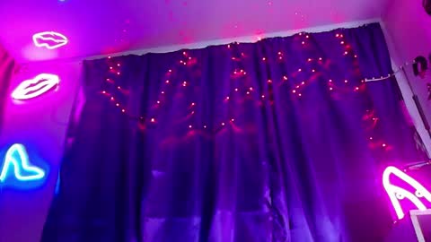 Snapshot of maddilust chatting on April 29, 2026, 5:30 pm Miss Lust online show from April 29, 2026, 5:30 pm