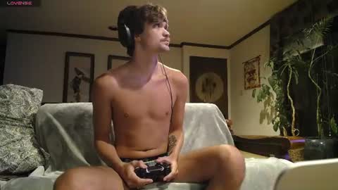 Snapshot of madefromstarrdust chatting on July 2, 2026, 6:08 am Connor Starr online show from July 2, 2026, 6:08 am