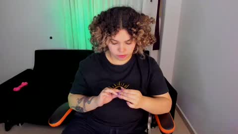 Snapshot of madelaine_taylor chatting on December 30, 2024, 2:20 am madelaine_taylor online show from December 30, 2024, 2:20 am