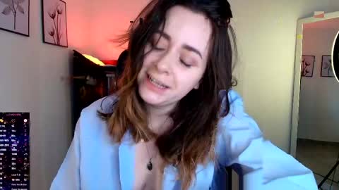 Snapshot of madelamee chatting on April 26, 2026, 5:10 pm madelamee online show from April 26, 2026, 5:10 pm