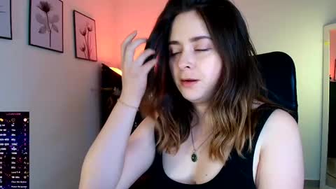 Snapshot of madelamee chatting on April 30, 2026, 9:08 pm madelamee online show from April 30, 2026, 9:08 pm
