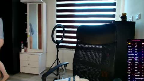 Snapshot of madelamee chatting on June 3, 2026, 9:42 pm madelamee online show from June 3, 2026, 9:42 pm