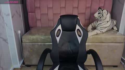 madelen  online show from December 15, 2025, 8:02 pm