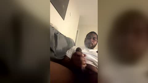 Snapshot of mademoney313 chatting on May 18, 2026, 2:18 am mademoney313 online show from May 18, 2026, 2:18 am