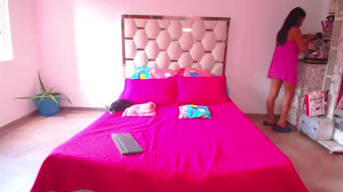 madelyn roses online show from September 28, 2025, 8:14 pm