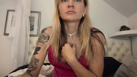 Snapshot of madie_ray chatting on October 4, 2025, 2:59 pm Madie Ray online show from October 4, 2025, 2:59 pm