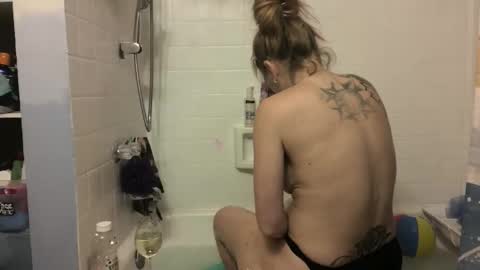 Madie Ray online show from April 27, 2026, 2:42 am