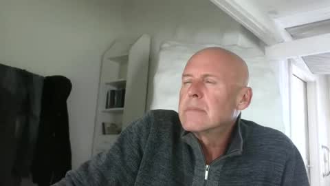 madio1187940 online show from October 24, 2025, 2:13 pm