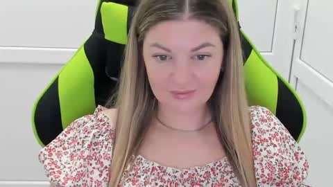 Snapshot of madison_smile chatting on May 21, 2026, 6:53 am Madison online show from May 21, 2026, 6:53 am
