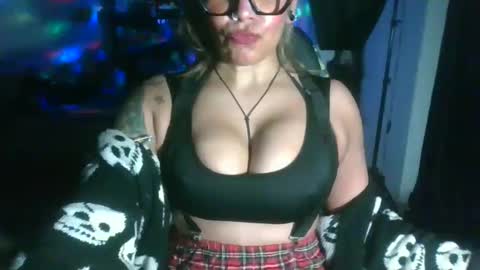 MadisonJayde online show from January 28, 2025, 4:18 am