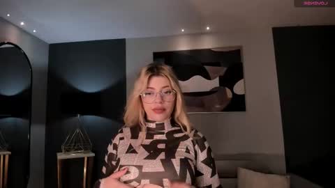 Madison Kane online show from November 12, 2025, 11:10 am