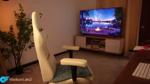 Snapshot of madisonlara chatting on November 8, 2025, 5:56 pm madisonlara online show from November 8, 2025, 5:56 pm