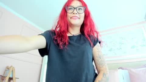 Mae Lyra online show from May 19, 2026, 5:19 pm