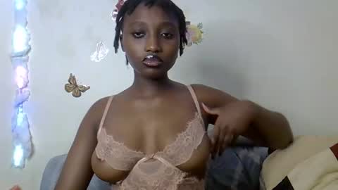 Maee online show from November 11, 2025, 3:45 pm