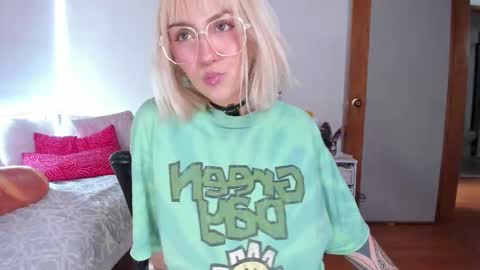 Maeve  schedule 11 am- 530 pm colombia time  online show from February 25, 2026, 6:50 pm