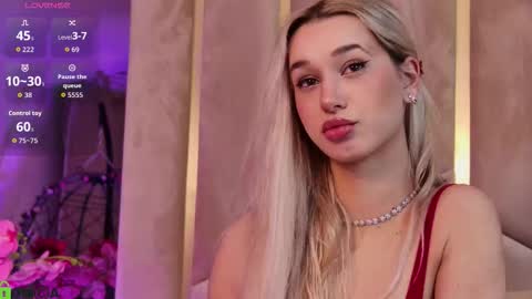 Snapshot of maevedream chatting on March 3, 2026, 9:10 pm M. online show from March 3, 2026, 9:10 pm