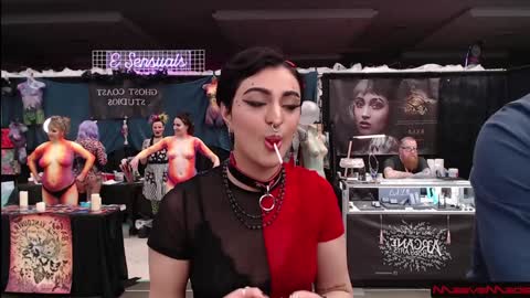 Snapshot of maevemads chatting on February 1, 2025, 10:34 pm Meaves online show from February 1, 2025, 10:34 pm