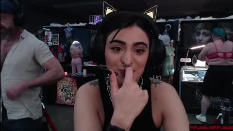 Snapshot of maevemads chatting on February 2, 2025, 10:06 pm Meaves online show from February 2, 2025, 10:06 pm