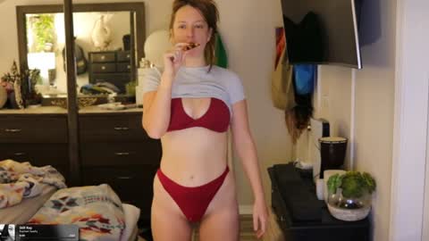 Snapshot of maevivant chatting on February 4, 2026, 6:58 pm Mae online show from February 4, 2026, 6:58 pm