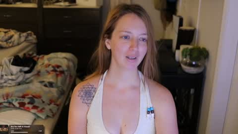 Snapshot of maevivant chatting on February 11, 2026, 4:01 pm Mae online show from February 11, 2026, 4:01 pm