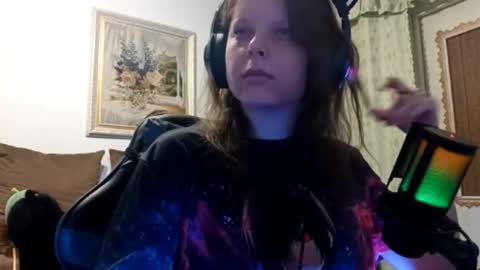 Nicole online show from November 15, 2025, 5:42 pm