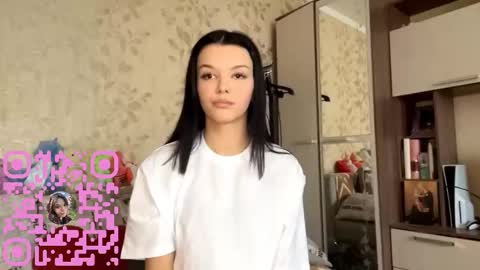 Emilia  online show from March 26, 2026, 8:20 am