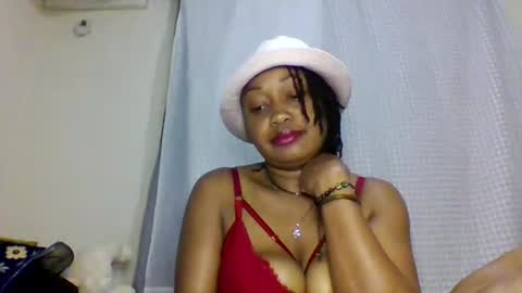 magdalinemus online show from November 18, 2025, 7:18 pm