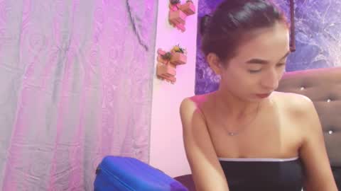 Snapshot of maggie_greene chatting on December 16, 2025, 12:43 pm Maggie online show from December 16, 2025, 12:43 pm