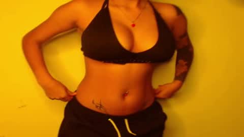 Snapshot of maggie_love77 chatting on October 27, 2025, 5:44 am maggie online show from October 27, 2025, 5:44 am