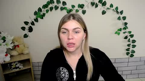 magic_katarina_ online show from January 3, 2025, 8:32 am