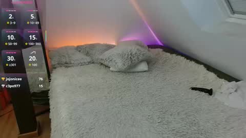 Zooey online show from March 19, 2026, 9:08 pm