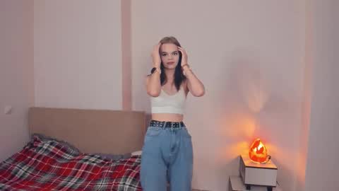 Lily online show from October 28, 2025, 2:59 am