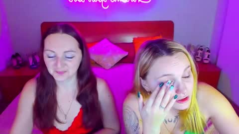Snapshot of magiceyess chatting on January 17, 2025, 7:19 am Lili and Bella online show from January 17, 2025, 7:19 am