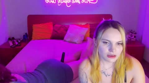 Snapshot of magiceyess chatting on March 5, 2025, 10:33 am Lili and Bella online show from March 5, 2025, 10:33 am