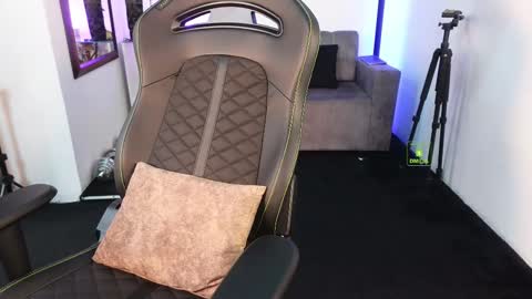 If you want me to use the Lovense please let me know  --    online show from February 8, 2026, 6:11 pm