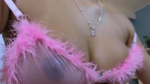 Snapshot of maiaa_ruiz chatting on December 4, 2024, 3:10 pm Maiaa Ruiz online show from December 4, 2024, 3:10 pm