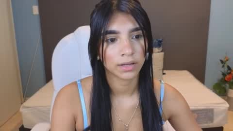 Snapshot of maiaa_ruiz chatting on December 15, 2024, 1:32 pm Maiaa Ruiz online show from December 15, 2024, 1:32 pm