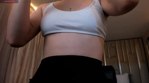  Maia  online show from November 25, 2025, 6:41 pm