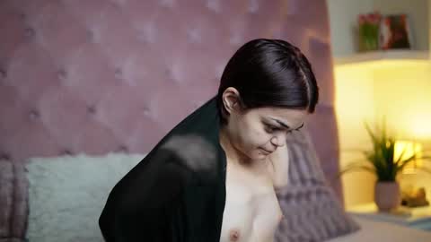  Maia  online show from October 29, 2025, 10:33 pm