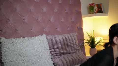  Maia  online show from February 19, 2026, 9:44 pm