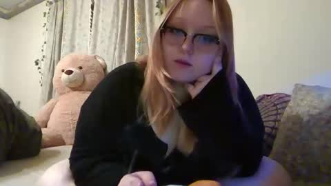 maicii006 online show from December 3, 2025, 1:57 am