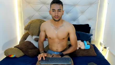 maicolparker0 online show from April 10, 2026, 2:11 pm