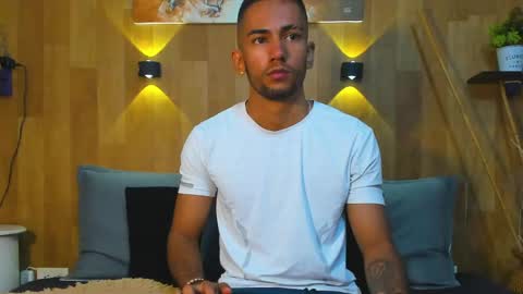 maicolparker0 online show from April 19, 2026, 3:22 pm